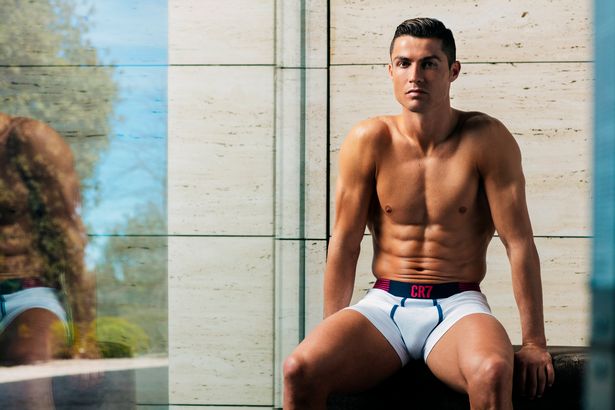 Криштиану Роналду сменил… трусы