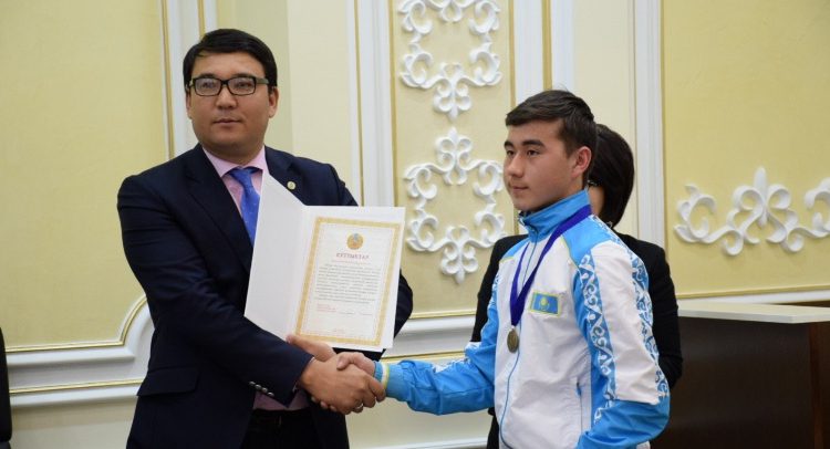 ХОККЕЙ С МЯЧОМ