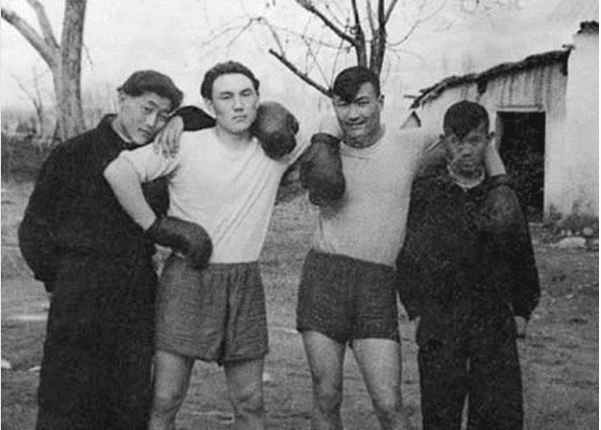 назарбаев-боксер
