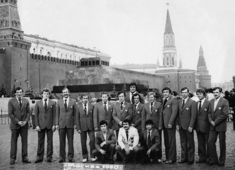 Жаксылык УШКЕМПИРОВ