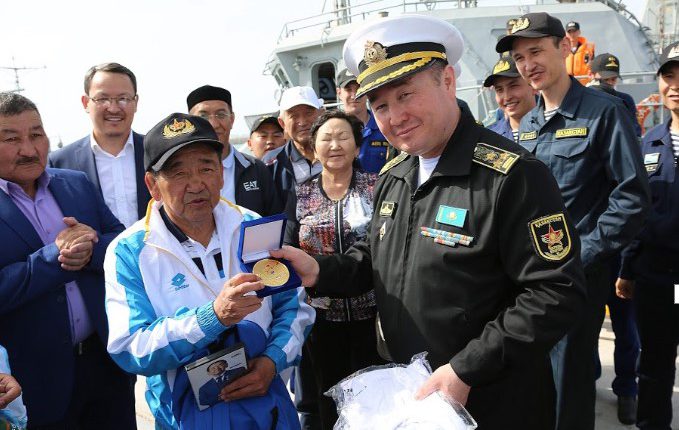 Жаксылык УШКЕМПИРОВ