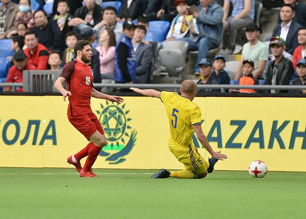 Исламбек Куат против Джавида Гусейнова. Фото: affa.az