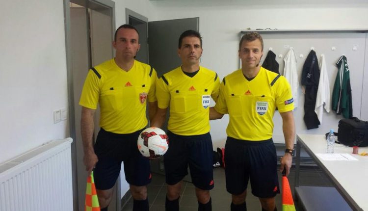 Черногорец Йован Калуджерович (в центре) - главный арбитр матча «Кайрат» - «Энгордани»