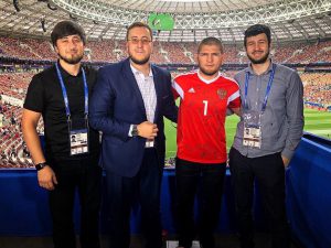 Макгрегор и Нурмагомедов встретились. Пока на «Лужниках»