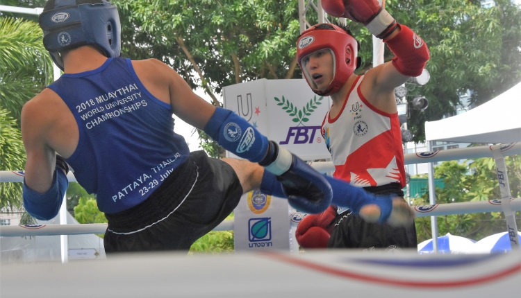 Еламан Саясатов (в красном)