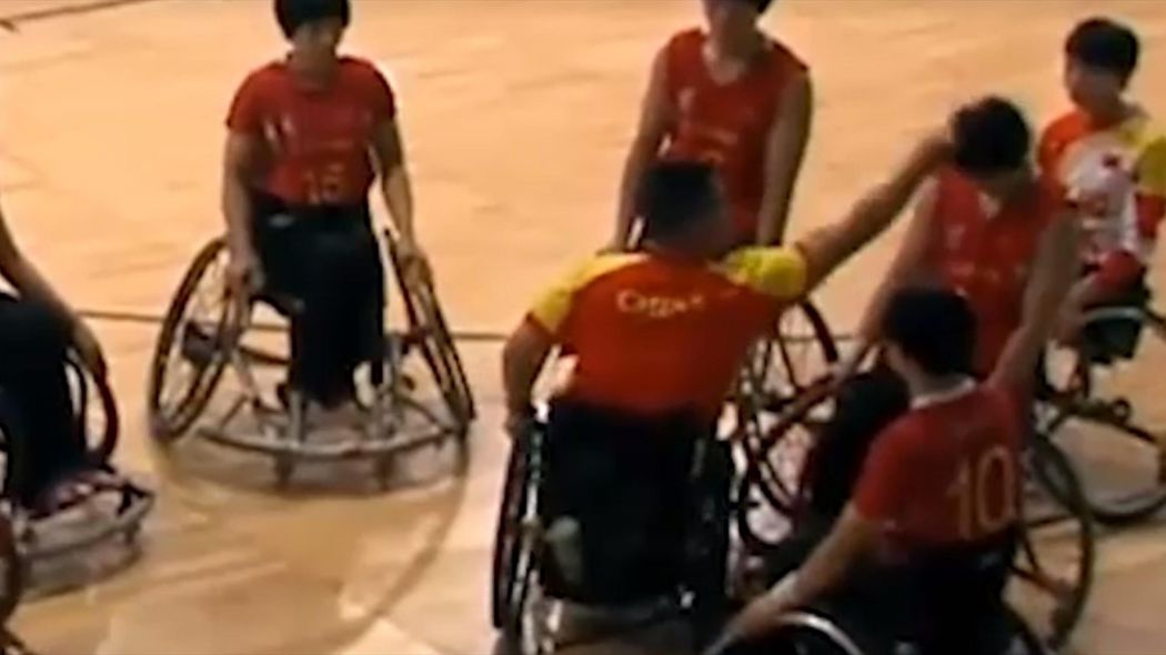 Китайский тренер отстранен от работы из-за избиения подопечной