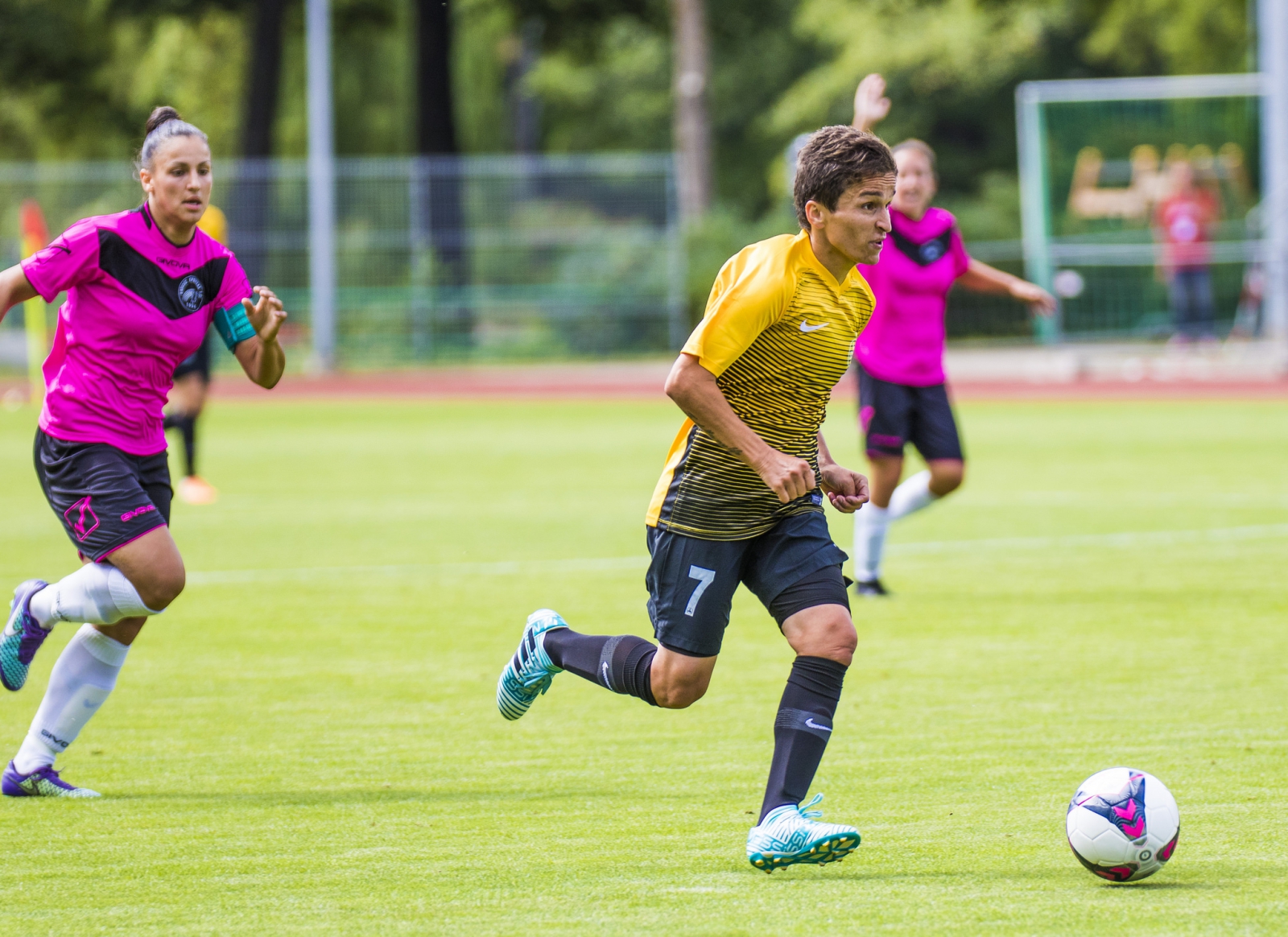 «Дай Бог, выйдем в четвертьфинал ЛЧ», - футболистка Гульнара Габелия