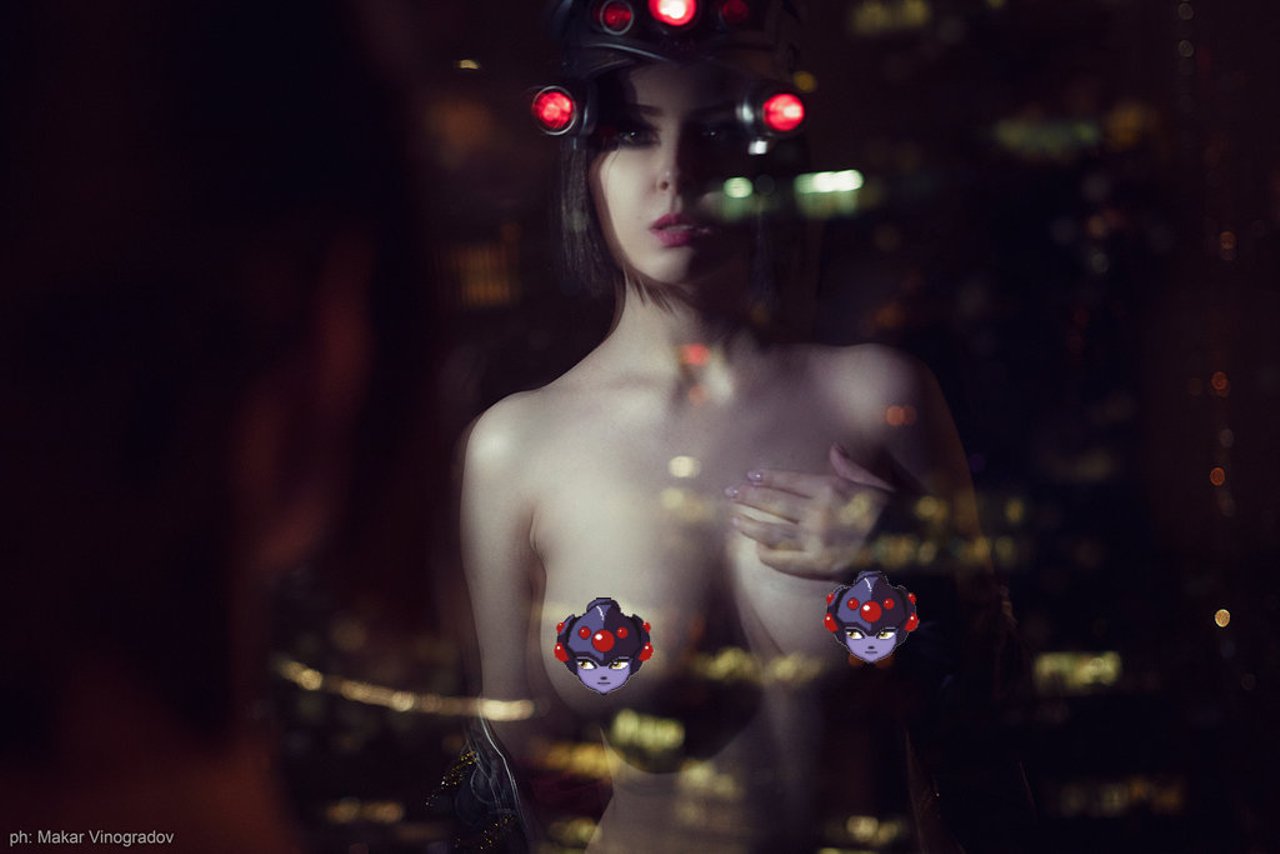 Эротический косплей на тему Роковой вдовы накануне ЧМ-2018 по Overwatch (ФОТО)