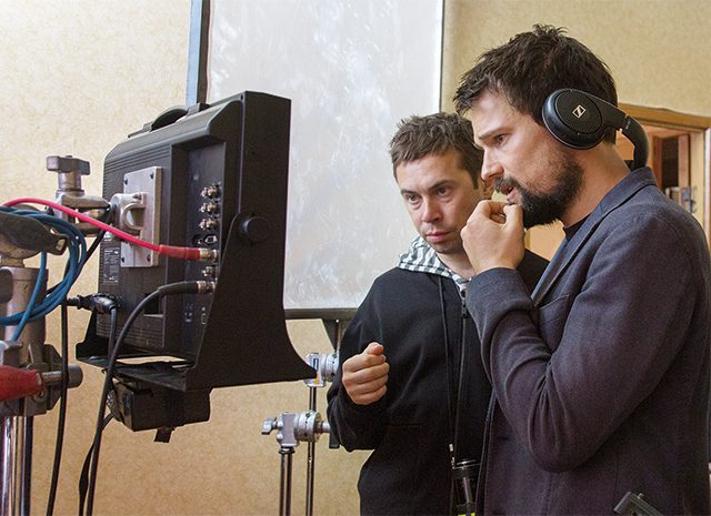 «Футбол – это земля, покрытая слоем г*вна» - рецензия на фильм «Тренер»