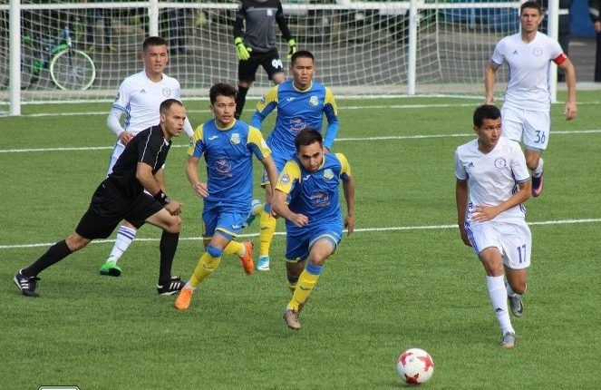 ФК «Кыран» в белом. Фото: ФК «Каспий»