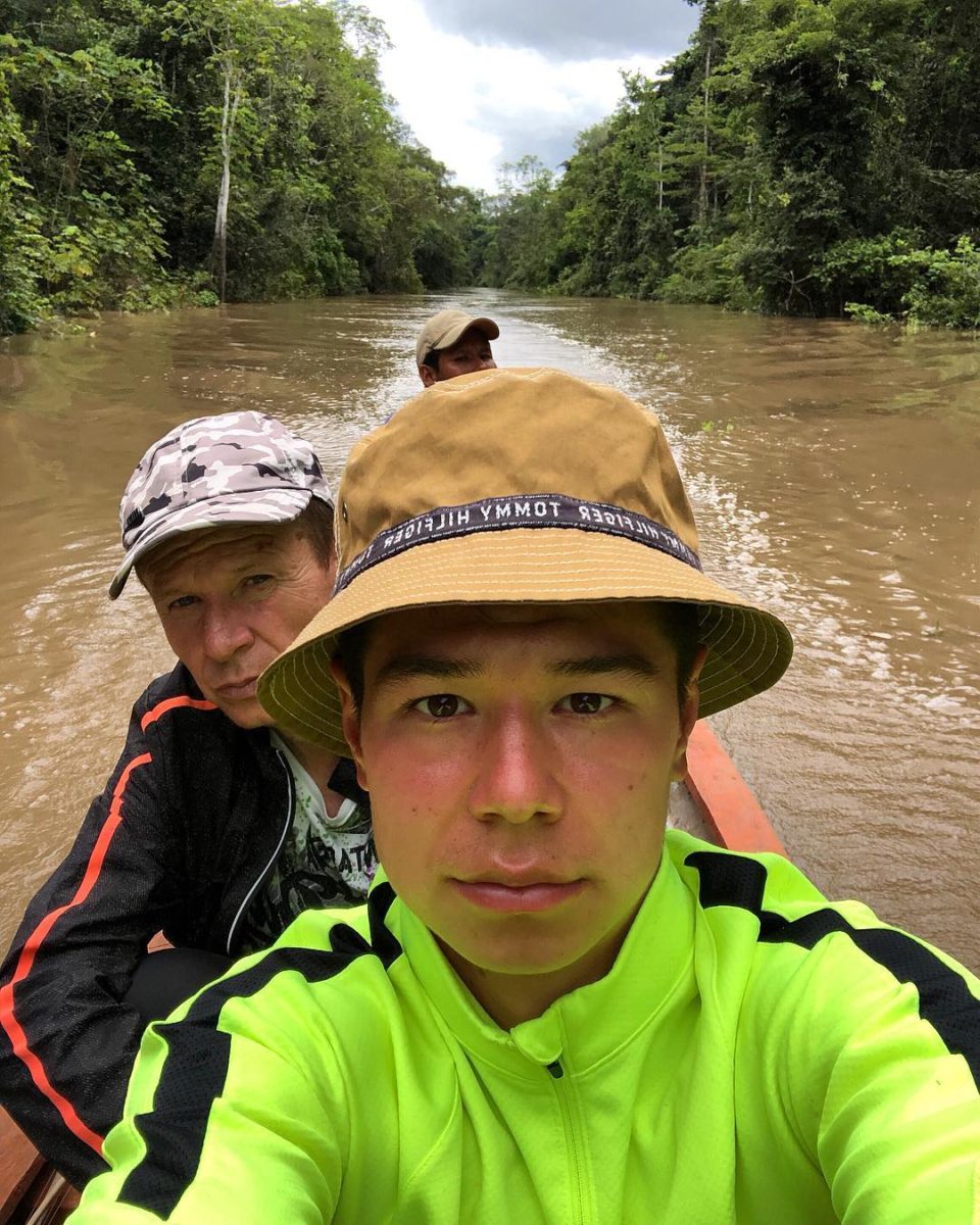 Футболист Георгий Жуков проводит отпуск на берегах Амазонки