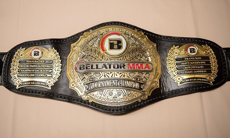 Презентован золотой пояс чемпиона гран-при Bellator 214 в тяжелом весе