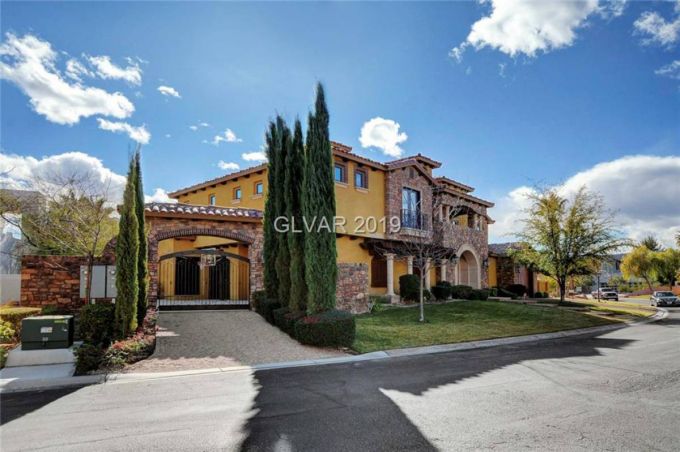 Шуменов продает дом в Лас-Вегасе. Кто еще из звезд избавляется от недвижимости?