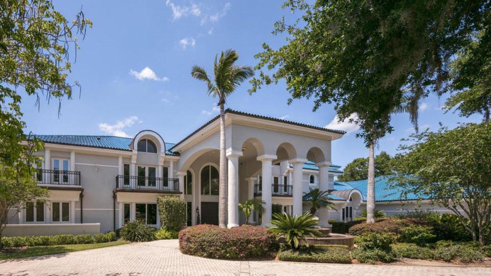 Шуменов продает дом в Лас-Вегасе. Кто еще из звезд избавляется от недвижимости?