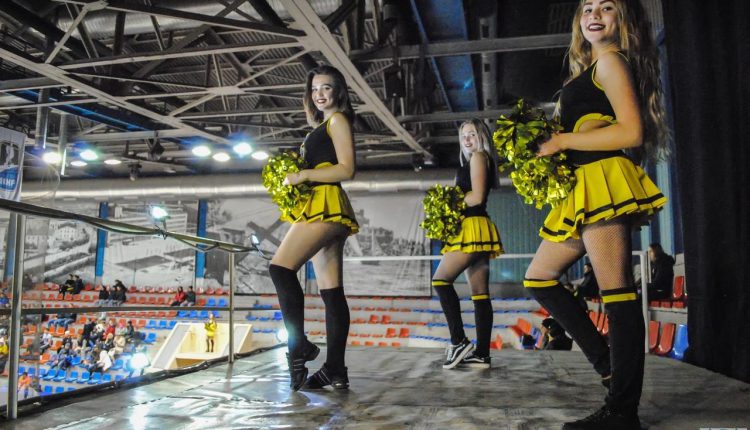 В России гордятся черлидерами в хоккее. Казахстанки - лучше!