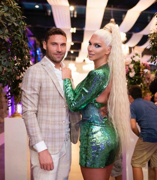 Сербский футболист развелся со жгучей певицей и теперь опасается за свою жизнь