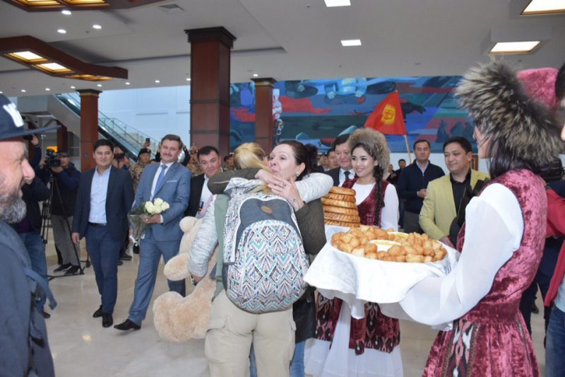 Чемпионку UFC по прозвищу Пуля в Бишкеке встретили как национальную героиню