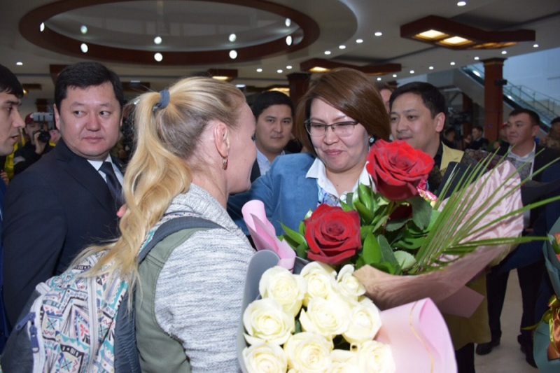 Чемпионку UFC по прозвищу Пуля в Бишкеке встретили как национальную героиню