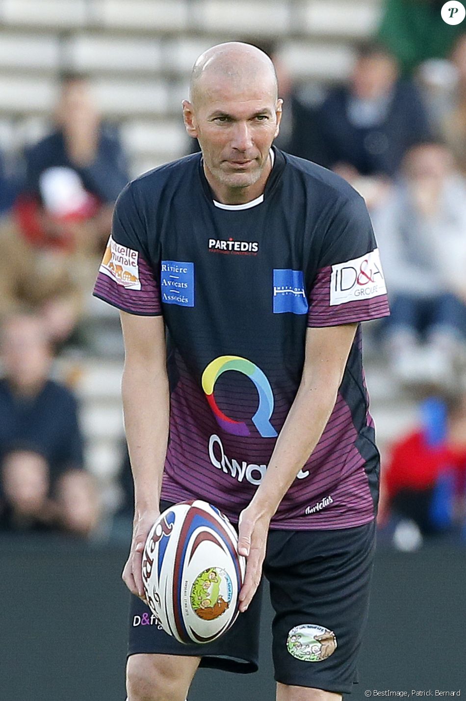 Футболистам Казахстана предложили брать пример с Зидана и чаще играть в регби