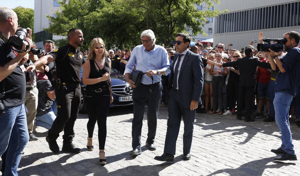 Как проходила траурная церемония прощания с экс-футболистом Хосе Антонио Рейесом