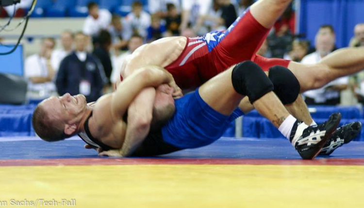 Деннис Холл