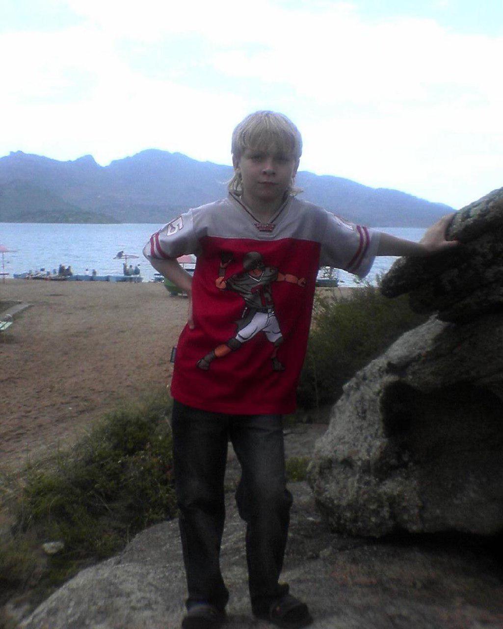 Как выглядели хоккеисты "Барыса" в детстве: угадайте, кто из них кто?