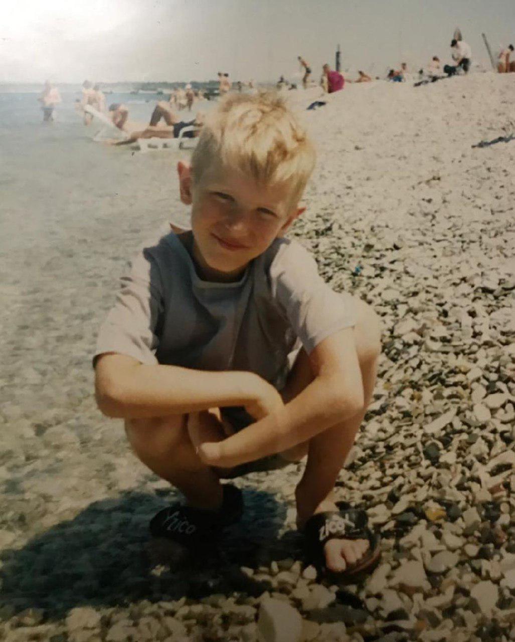 Как выглядели хоккеисты "Барыса" в детстве: угадайте, кто из них кто?