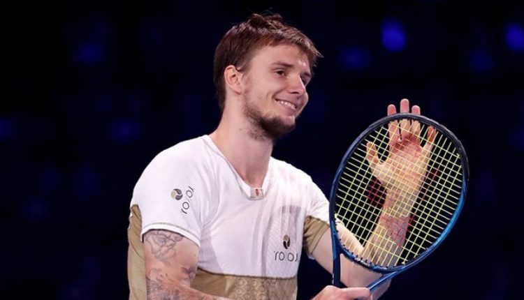 «Ролан Гаррос»: с кем сегодня играют казахстанцы