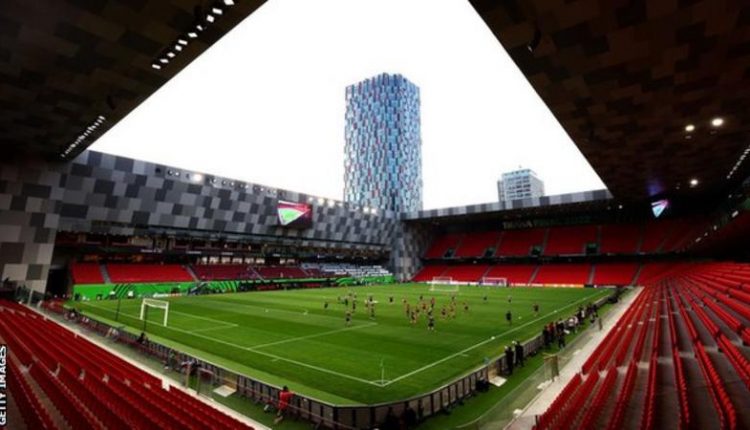 Полицейские пострадали в результате столкновения болельщиков «Ромы» и «Фейеноорда»