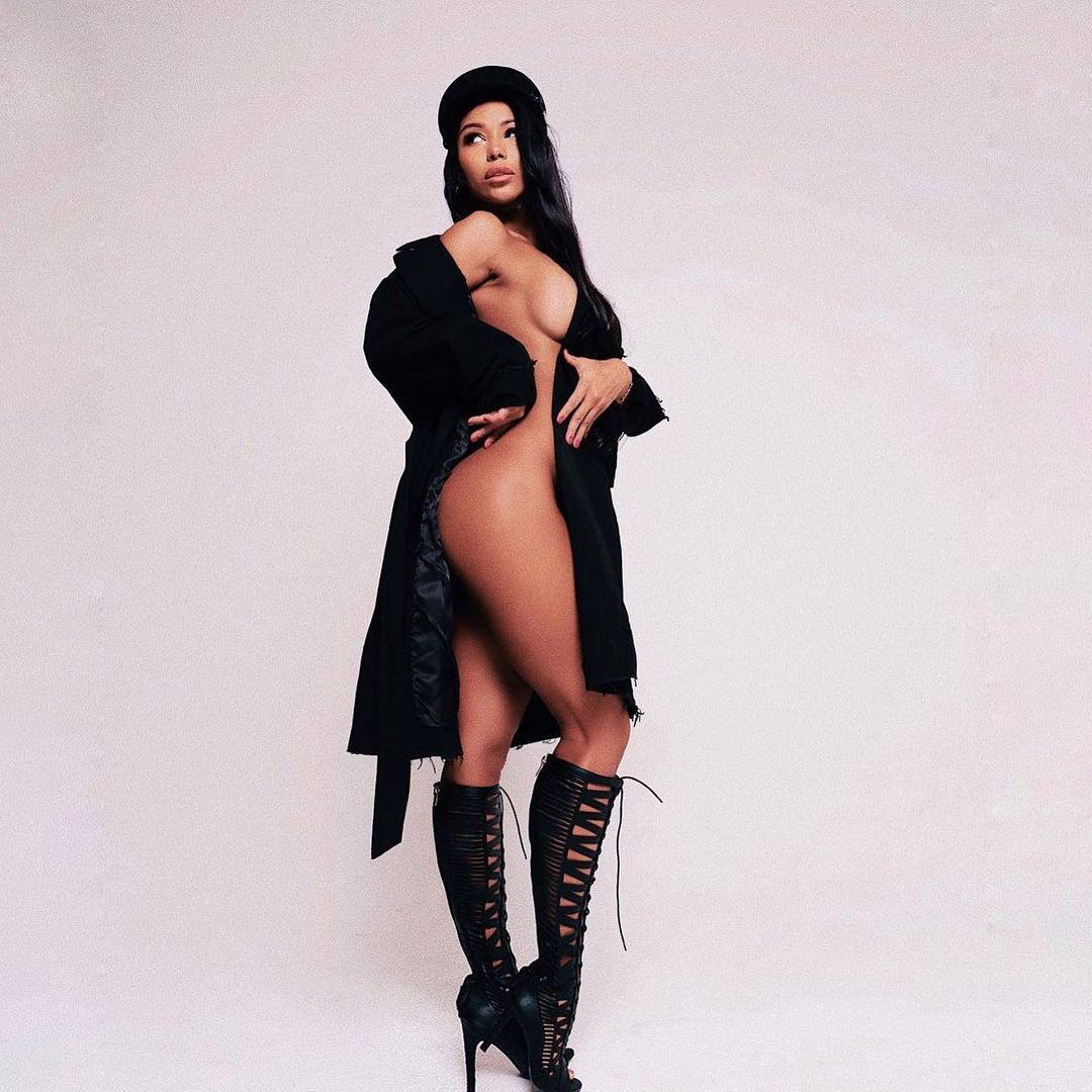 Сексуальная чемпионка: бодибилдерка из Казахстана