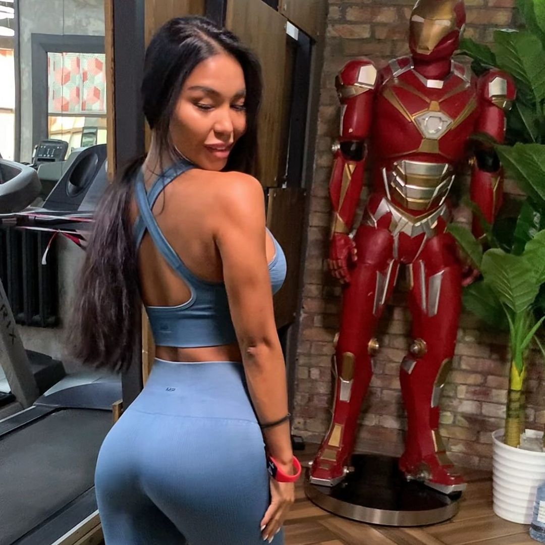 Сексуальная чемпионка: бодибилдерка из Казахстана