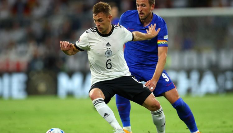 УЕФА может наказать сборную Германии за игру в форме женской команды