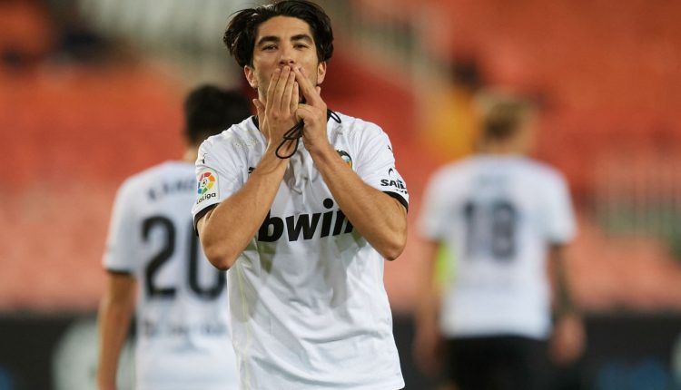 «Барселона» отказалась от подписания полузащитника «Валенсии»