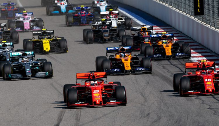 Борьба за титул чемпиона "Формулы-1" продолжится этапом в Баку