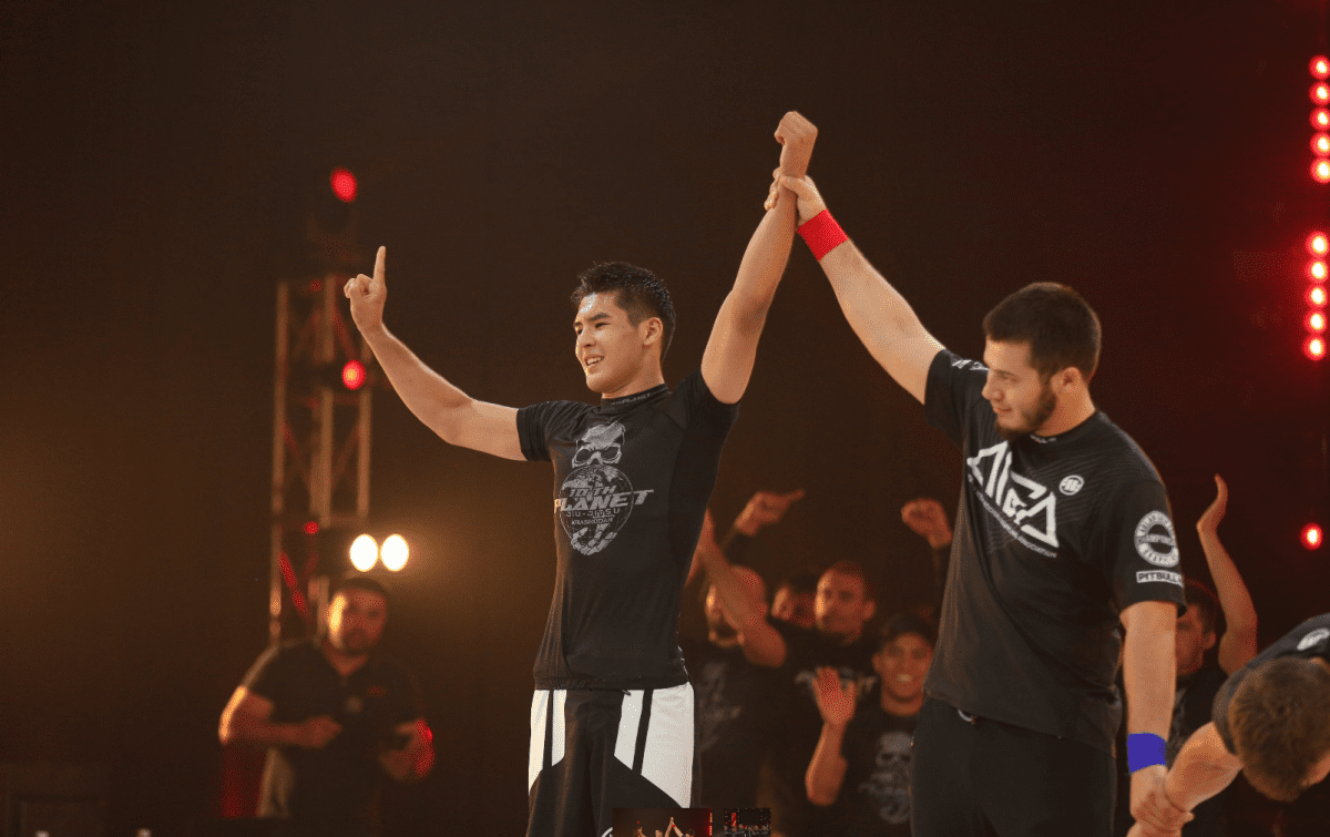 Сценарий голливудского боевика на арене в Алматы