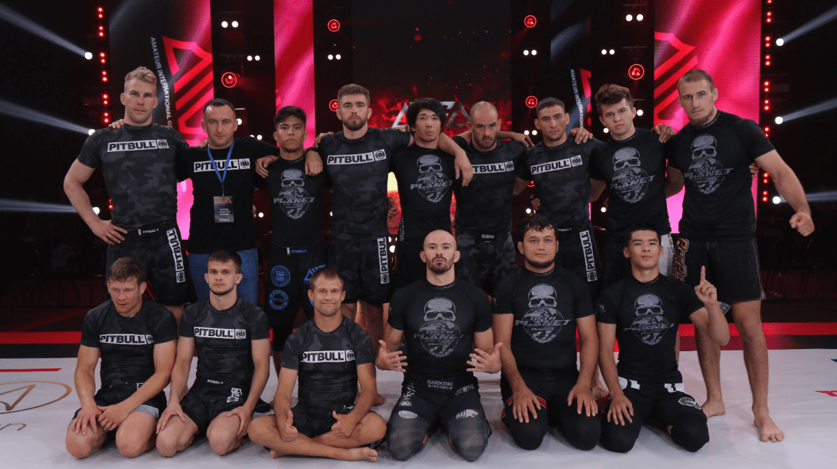 Сценарий голливудского боевика на арене в Алматы