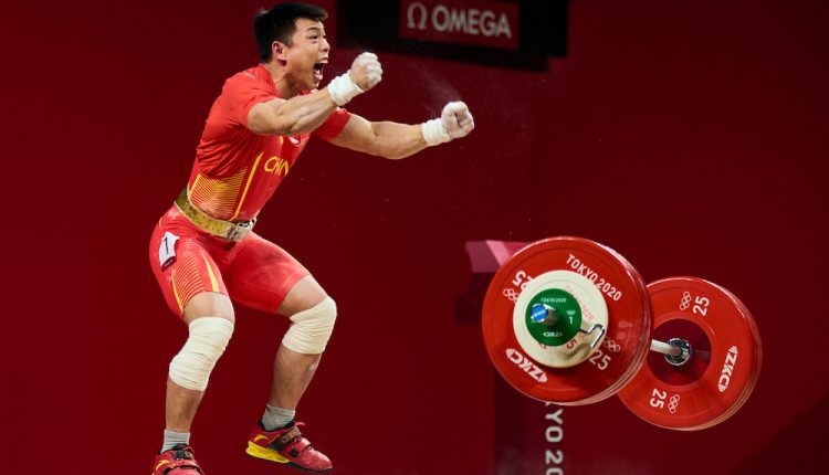 L.J.-Chen-Gold-Winner-in-Mens-67kg-Weightlifting-Olympics-2020-Tokyo-Japan.-©-Isaac-Julián-Morillas-Sánchez