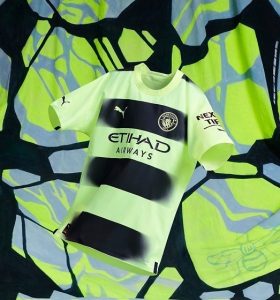 «Манчестер Сити» представил третий комплект формы зеленого цвета