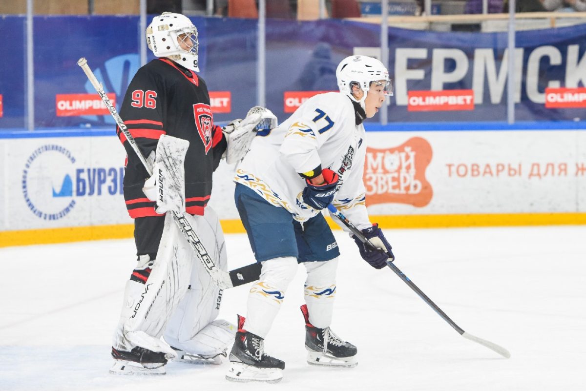 МХЛ. «Снежные Барсы» разгромили «Молот»