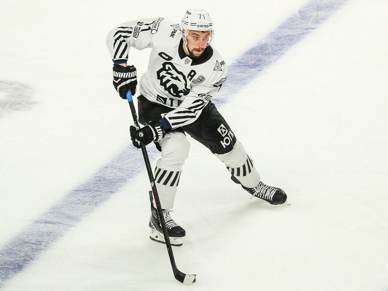 «Барыс» объявил о подписании Антона Бурдасова и Виктора Антипина